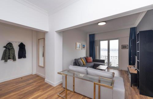 Kabatas Apartment | Trendy Waterfront Apt with a Striking View