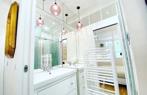 Quartier de Rochechouart Apartment | Tres bel appartement au coeur de Paris