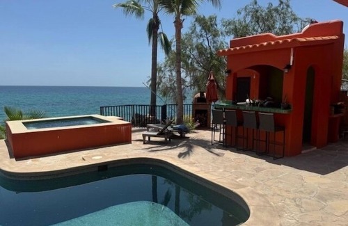 Buenavista Apartment | Tres Generaciones Ocean view poolside room