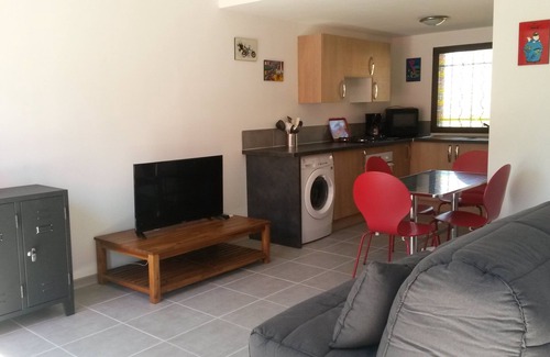 Vallon-Pont-d'Arc Cottage | TRÈS JOLI GITE CENTER VALLON PONT D'ARC 2 PERSONNES AIR-CONDITIONED PARKING
