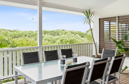 Castaways Beach House | Tres Palms - Large beach house only 50 metres to beach with pool