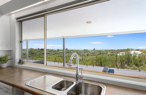 Rye House | Trethellan - Large house with bay views and 10 minute walk to the beach