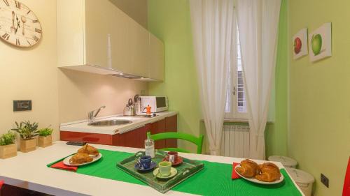 Rione II Trevi Apartment | Trevi Colour- Rental in Rome