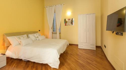 Rione II Trevi Apartment | Trevi Colour- Rental in Rome