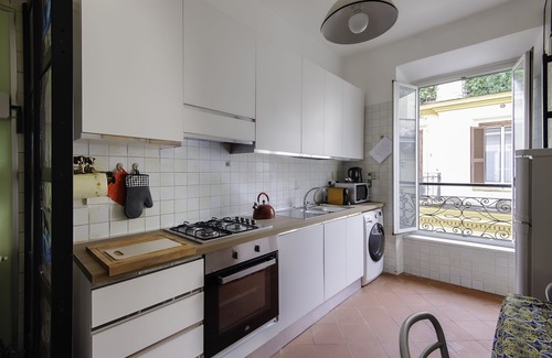 Rione II Trevi Apartment | TREVI FOUNTAIN 3 BEDROOM APARTMENT PRESTIGIOUS.