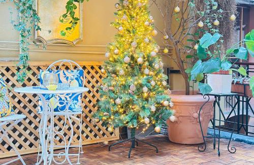 Rione III Colonna Apartment | Trevi Fountain Elegant Apartment