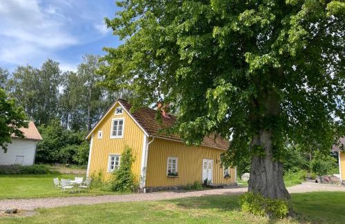 Vikingstad House | Trevligt eget hus med kakelugn i lantlig miljö