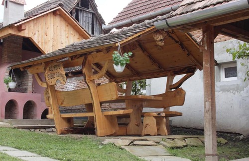 Darlos House | Tri Feresti
