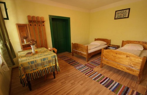 Darlos House | Tri Feresti