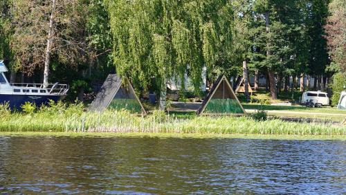 Hameenlinna Other | Triangeli -glampingmökki