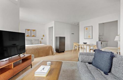 Tribeca Apartment | Tribeca Studio w Gym Pool NYC-245