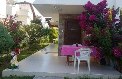 Cenger Villa | Triblex Villa I Private Beach I Walking Distance to the Sea 300 meters