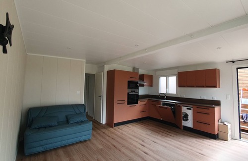 Ambon Cottage | TRIBORD 6-9 pers, seafront, garden to beach access & path GR34, Swimming pool