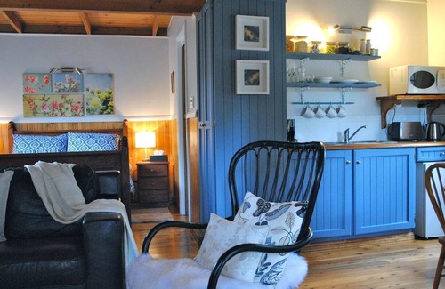 Blackheath Cottage | Tricklebeck Spa Cottage: Romantic wood cabin in peaceful location