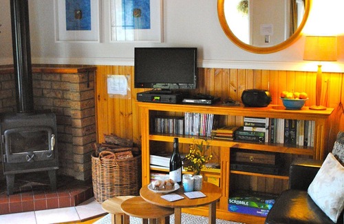 Blackheath Cottage | Tricklebeck Spa Cottage: Romantic wood cabin in peaceful location
