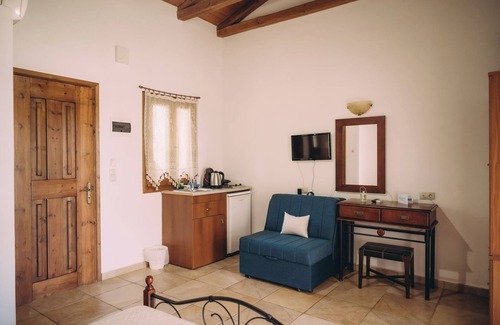Ilida Apartment | Trikalioti's Lush Estate Apt Dimitrios, Palouki, Greece