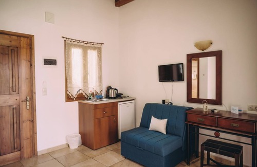 Ilida Apartment | Trikalioti's Lush Estate Apt Dimitrios, Palouki, Greece
