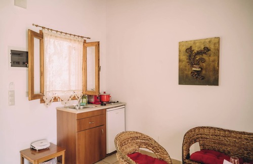 Ilida Apartment | Trikalioti's Lush Estate Apt Afrodity