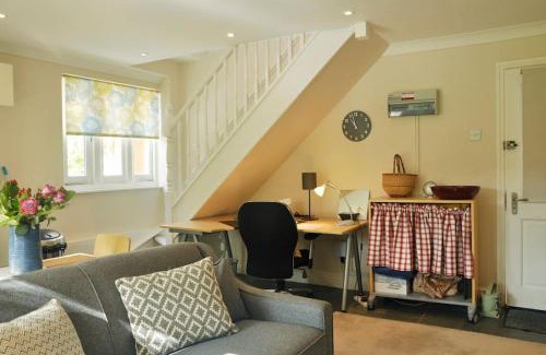 Moseley Apartment | Trinidad, 45 School Road, Coach House