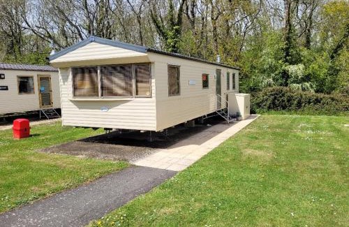 Bembridge Resort | "Trinity" at Whitecliff Bay Isle of Wight- Yarborough View 4