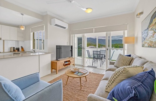 Trinity Beach Apartment | Trinity Beach Retreat with Pool and Scenic Views