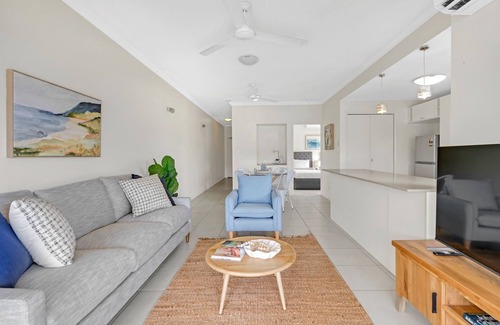 Trinity Beach Apartment | Trinity Beach Retreat with Pool and Scenic Views