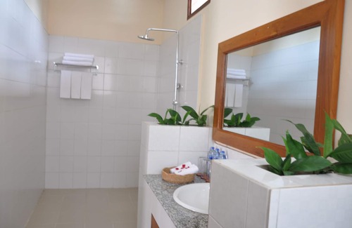 Nyaungshwe Hotel | Trinity Family Inn