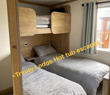Tattershall Resort | Trinity lodge hot tub escapes at Tattershall lakes