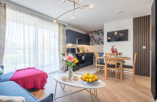 Girton Apartment | Trinity- New Modern Apartment with FREE on road parking