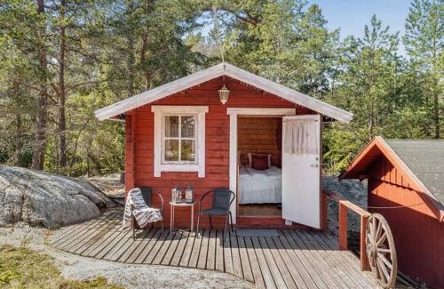 Djurhamn Ski Chalet | Trio of cottages near water