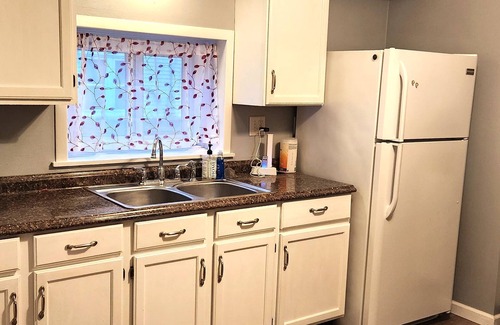 East Springfield Apartment | Triple Creeks-Lake Erie, Elk, Conneaut, Walnut creeks! Fish, Hike, Hunt - Enjoy!