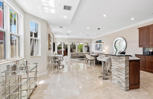 Coral Ridge House | Triple Decker Huge New Jacuzzi Very Spacious Great Neighborhood Workout Area