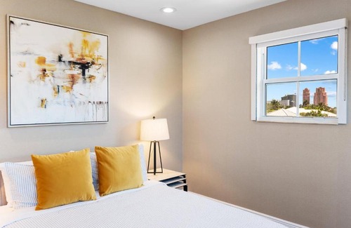 Coral Ridge House | Triple Decker Huge New Jacuzzi Very Spacious Great Neighborhood Workout Area