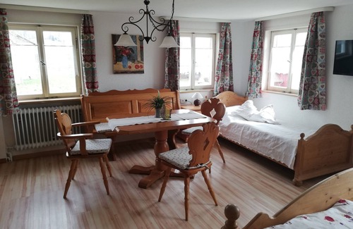 Rettenberg Resort | Triple room-Classic-Private Bathroom-Countryside view-Enzianzimmer
