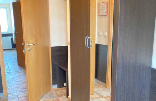 Rhein-Erft-Kreis District House | Triple room - HV Vintage Hotels & Investments GmbH