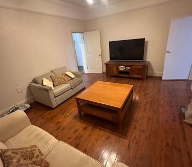 Earlwood House | Triple Room in Great Earlwood Location Perfect for Travellers - EW4