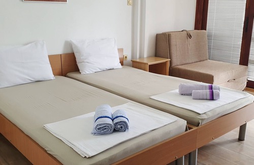 Rana Bed & Breakfast | Triple room is consisted by 3 single beds, balcony, tv, bathroom