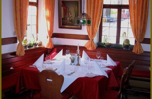 Laudenbach Cottage | Triple Room No. 26 - Goldner Engel, Restaurant - Hotel - Butcher