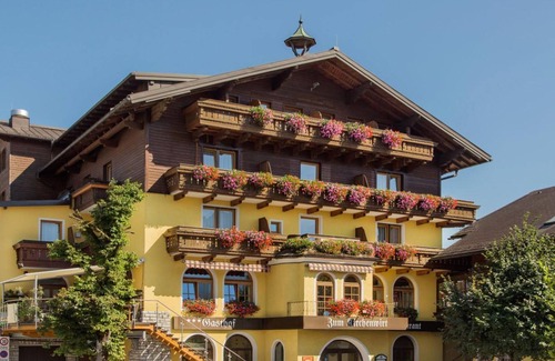 Puch bei Hallein Apartment | Triple room with shower or bath Bathroom, WC - Kirchenwirt, Hotel Gasthof