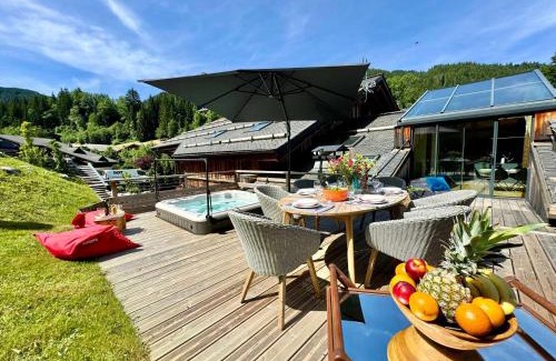 Morzine Apartment | Triplex de luxe à Morzine: 4 suites, jacuzzi, proche commerces et navettes, animaux acceptés - FR-1-627-69