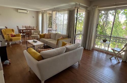 Bodrum City Center Villa | Triplex Villa with private Pool and Garden