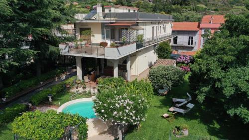 Nunziata Villa | Triskelion