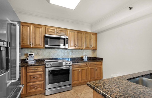 Pensacola Beach Condo | 🛥️Tristan Towers 2B: Wraparound Balcony | Gulf and Sound Views | Walk to Beach