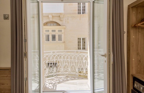 Floriana Apartment | Tritoni Studios Valletta