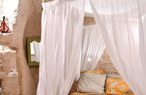 Bourre Apartment | Troglodyte apartment Le Troglo du boy'fini - the cottages of the castles