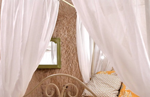 Bourre Apartment | Troglodyte apartment Le Troglo du boy'fini - the cottages of the castles