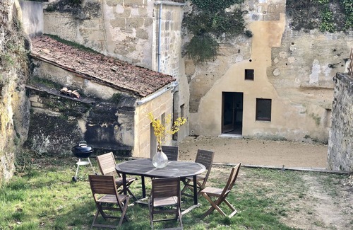 Doue-la-Fontaine House | Troglodyte house ideal for vacations with family, friends or lovers