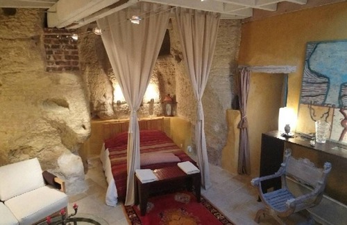 Thore-la-Rochette Bed & Breakfast | Troglodyte loft in the Loire valley in France