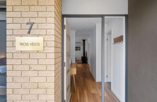 Bright House | Trois Velos