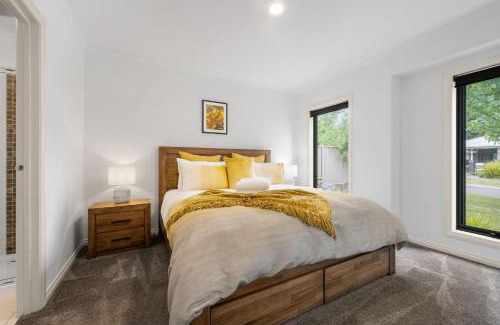 Bright House | Trois Velos